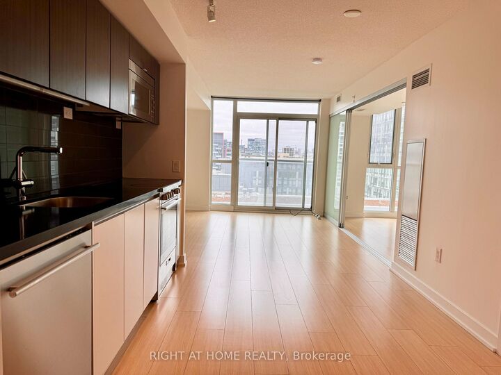 Property Photo:  85 Queens Wharf Road 1209  ON M5V 0J9 