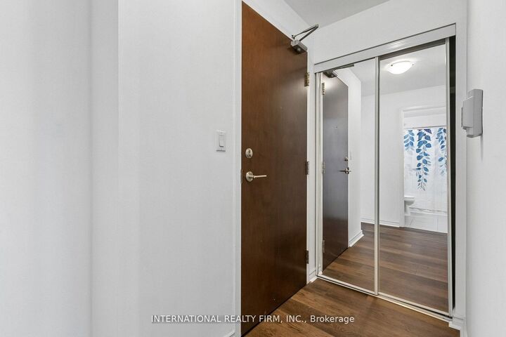 Property Photo:  3391 Bloor Street W 1011  ON M8X 1G3 
