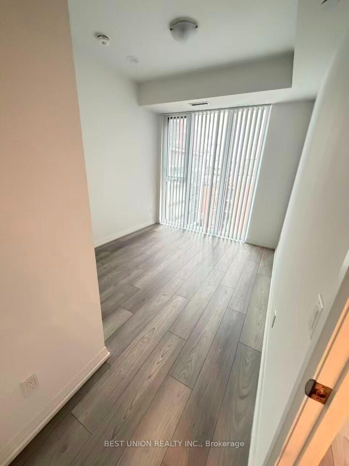 Property Photo: 400 King Street 605 ON M5V 1K2