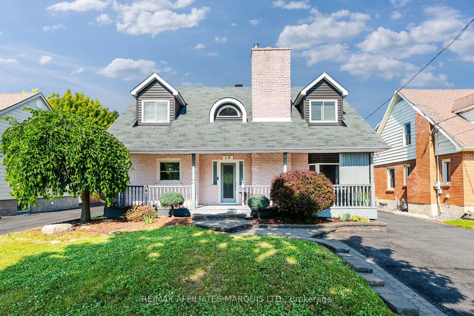 Property Photo:  38 Bryden Avenue  ON K6H 5M5 