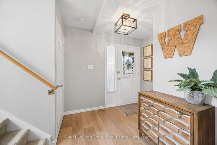 Property Photo:  9 Giles Court  ON L1N 8T6 
