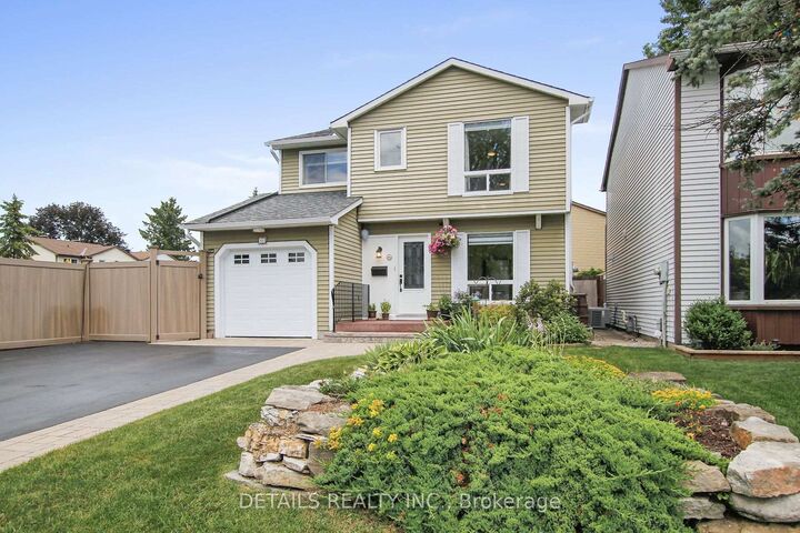 Property Photo:  41 Rickey Place  ON K2L 2H4 