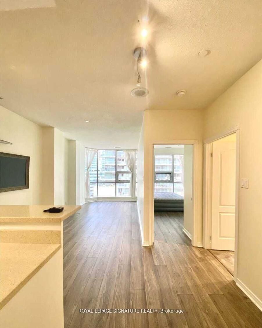 Property Photo: 393 King Street 903 ON M5V 3G8