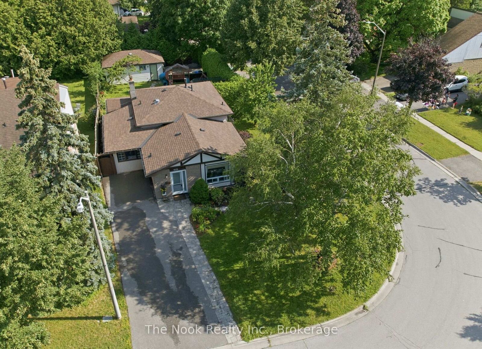 Property Photo:  1131 Eldorado Avenue  ON L1K 1E7 