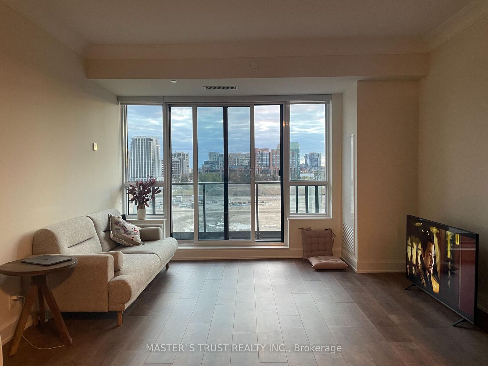 Property Photo:  8 Water Walk Drive 705  ON L6G 0G2 