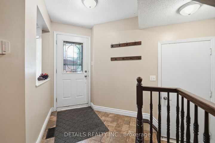 Property Photo:  24 Southport Drive  ON K1T 3E7 