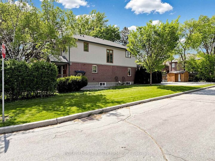 Property Photo: 200 Burndale Avenue ON M2N 1T3