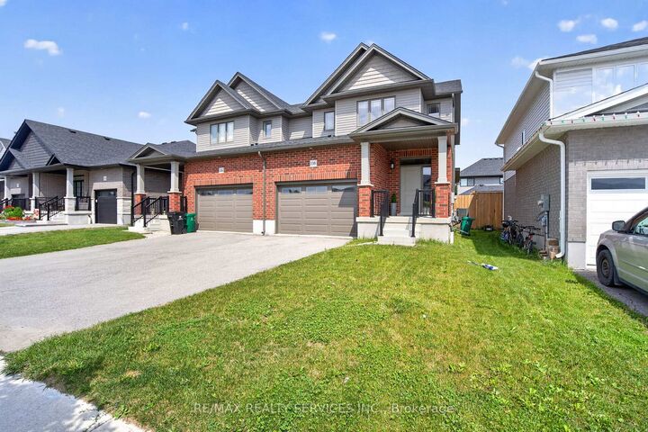 Property Photo: 138 Woodberry Crescent ON N3B 0E5