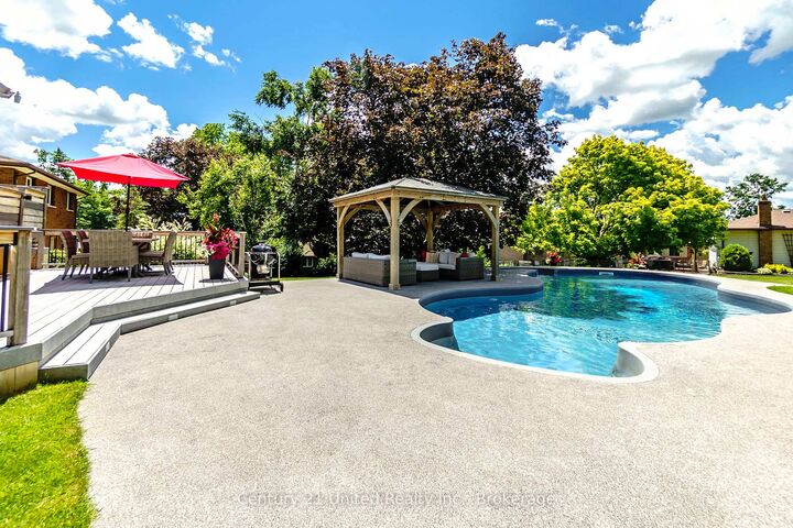 Property Photo:  33 Oakwood Crescent  ON K9J 1N2 