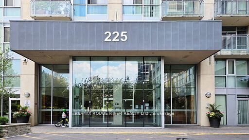 Property Photo:  225 Webb Drive 3001  ON L5B 4P2 