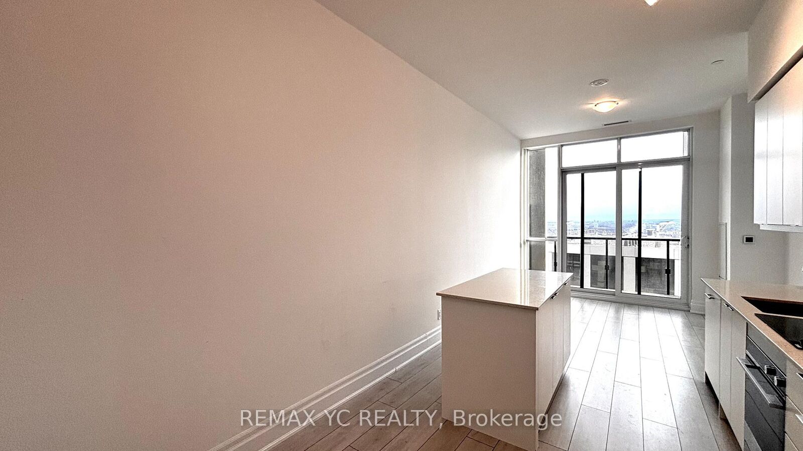Property Photo: 30 Elm Drive Ph06 ON L5B 0N6