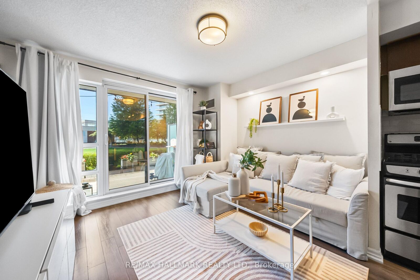 Property Photo:  2035 Sheppard Avenue E 122  ON M2J 0A8 