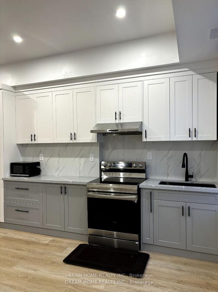 Property Photo:  337 Mutual Street 202  ON M4Y 1X6 