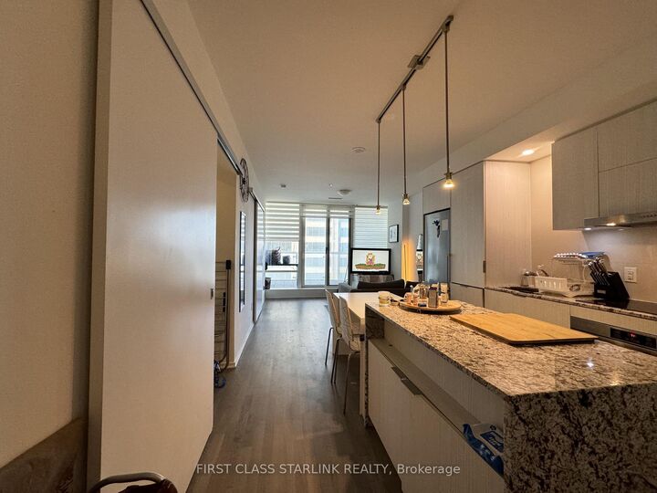 Property Photo: 1 Bloor Street E 811 ON M4W 1A3