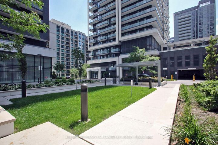 Property Photo:  105 Oneida Crescent 2606  ON L4B 0H6 