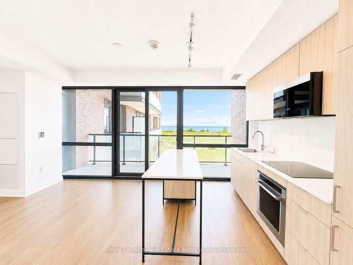 Property Photo:  251 Masonry Way 401  ON L5H 0B3 