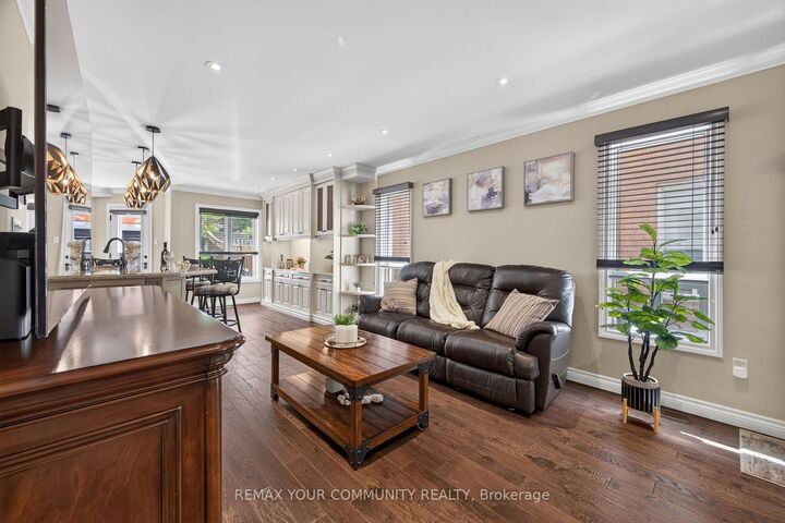 Property Photo: 126 Woodroof Crescent ON L4G 7H2