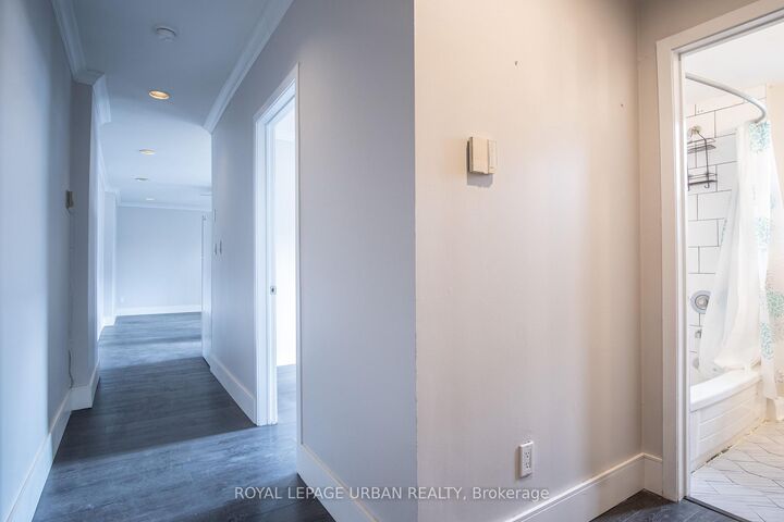 Property Photo:  636 Danforth Avenue 2  ON M4K 1R2 