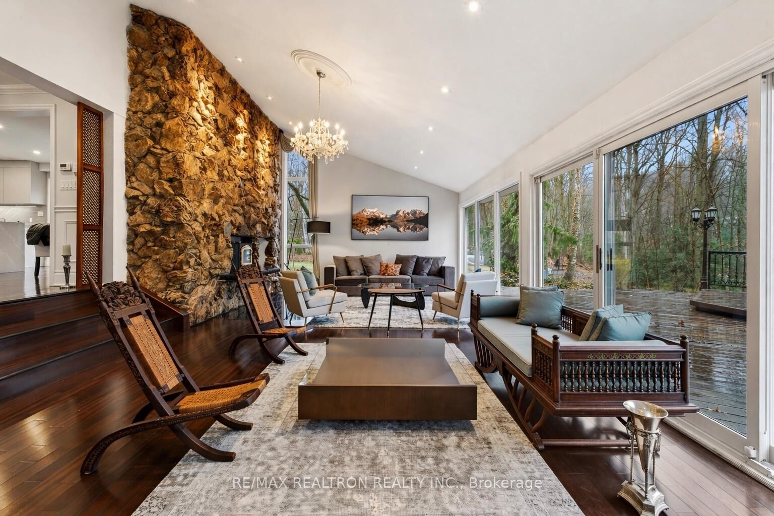 Property Photo: 14038 Bayview Avenue ON L4G 3G8