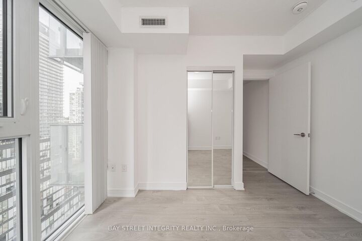 Property Photo: 50 Wellesley E Street 2801 ON M4Y 0C8