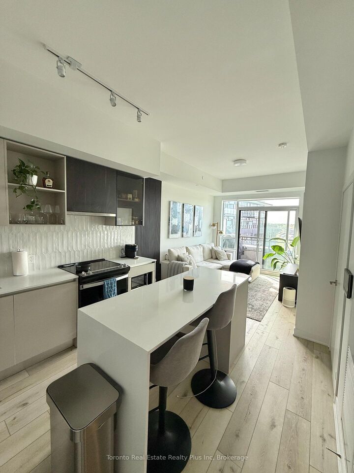 Property Photo: 395 Dundas Street W Lph03 ON L6M 5R8