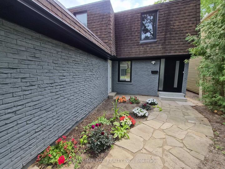 Property Photo: 191 Avenue Road ON L4C 4Z7