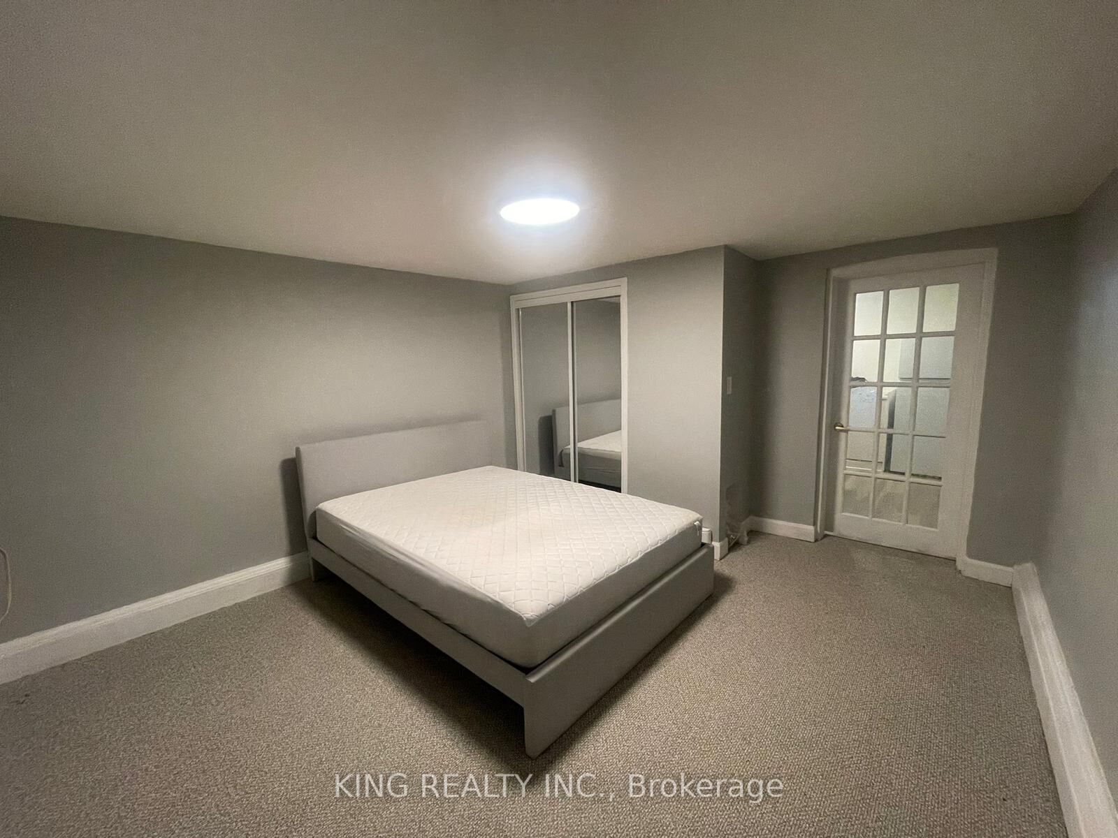 Property Photo:  137 Wellington Street  ON N6B 2K7 