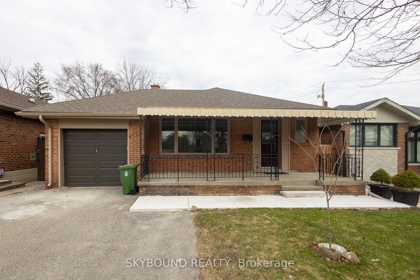 Property Photo:  1343 Islington Avenue  ON M9A 3K3 