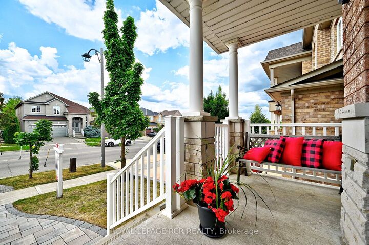 Property Photo: 43 Ivy Glen Drive ON L6A 0P3