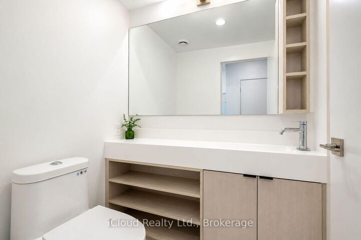 Property Photo: 252 Church Street 4012 ON M5B 0E6