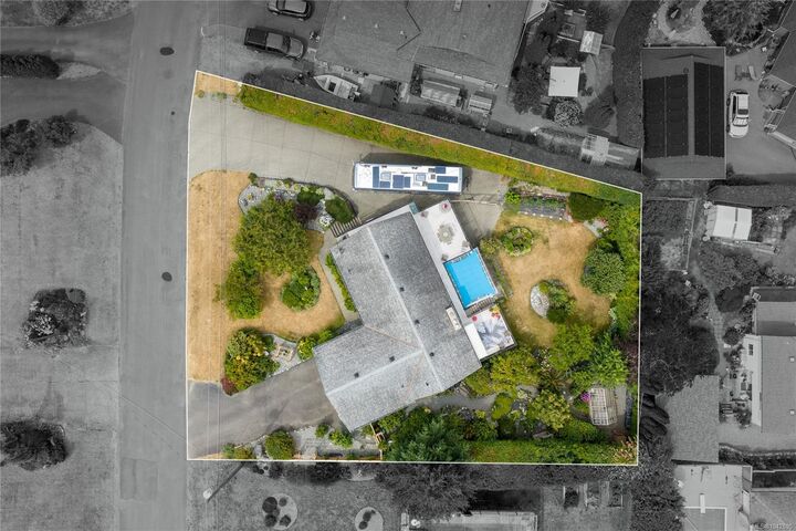 Property Photo:  10843 Grandview Rd  BC V9G 1Z7 