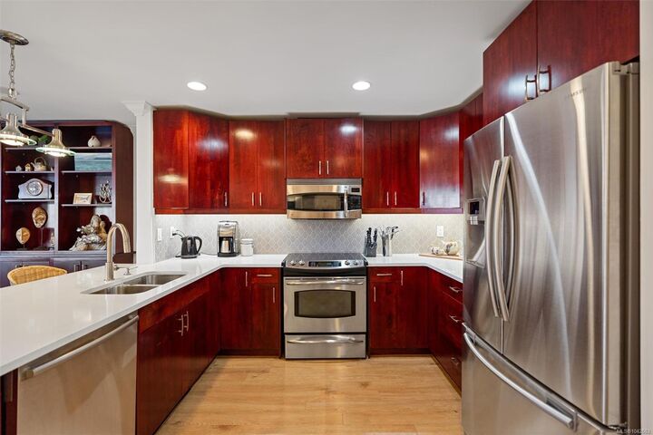 Property Photo: 640 Montreal St #101 BC V8V 1Z8