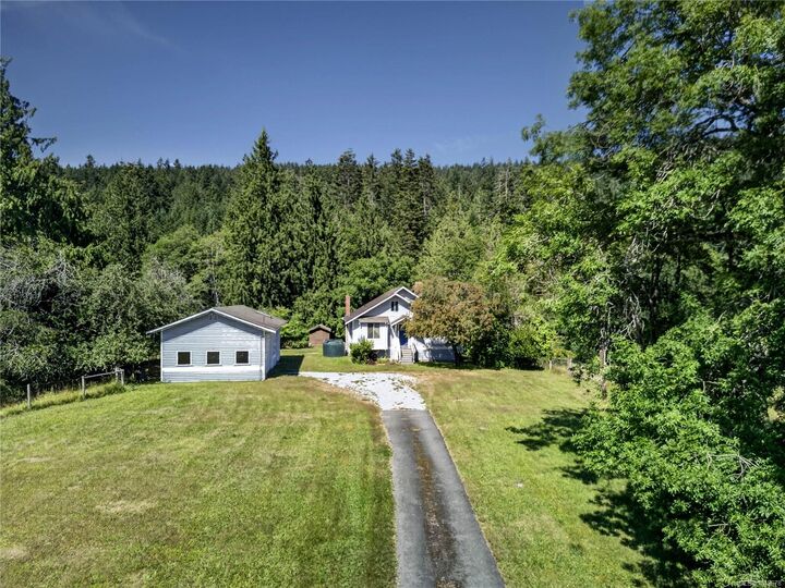 Property Photo:  2401 Fulford-Ganges Rd  BC V8K 1Z4 