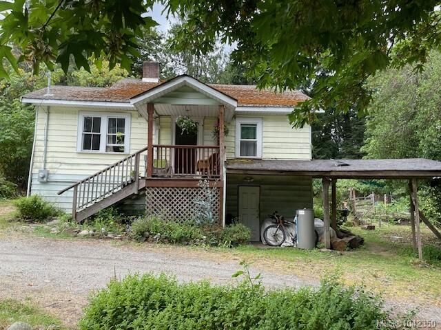 220 Fulford-Ganges Rd — photo 1