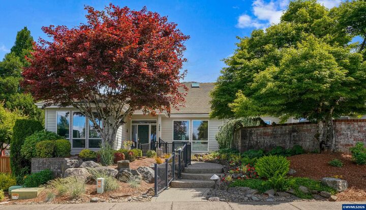Property Photo: 1950 Spicetree Ln SE OR 97306