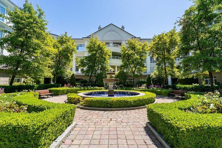 Property Photo: 5735 Hampton Place 405 BC V6T 2G8