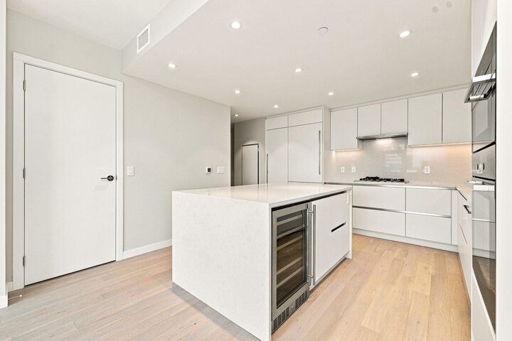 Property Photo: 485 W 42nd Avenue 601 BC V5Y 2T3