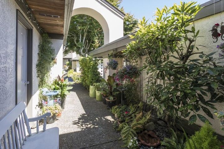 Property Photo:  12975 17 Avenue 4  BC V4A 8T3 