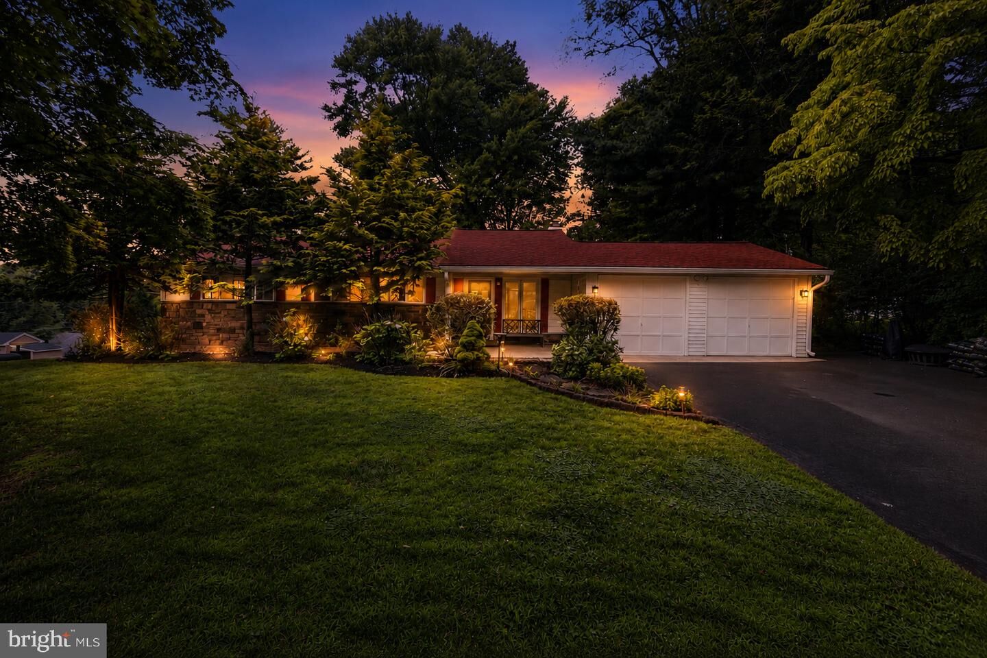 Property Photo:  26 Rampart W  PA 19063 