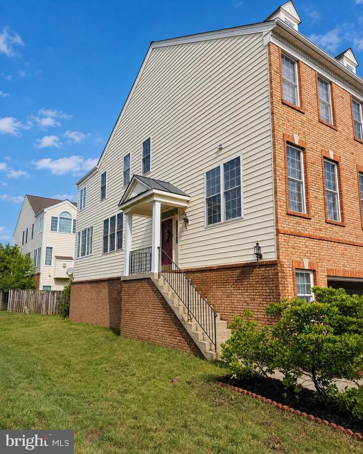 Property Photo: 42704 Sandman Terrace VA 20152
