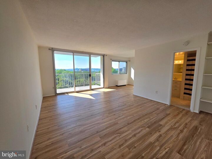 Property Photo: 2059 Huntington Avenue 1100 VA 22303