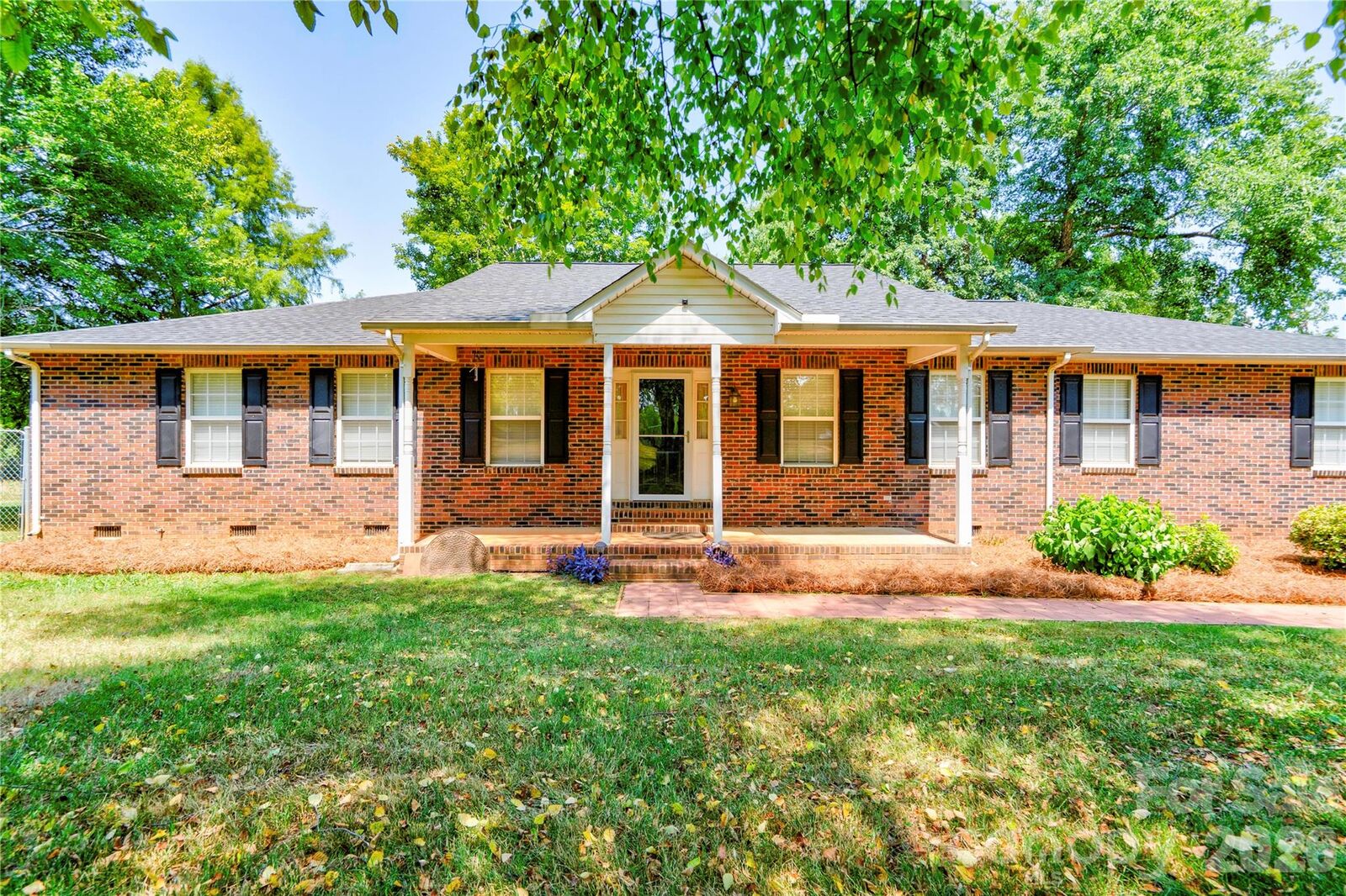 Property Photo: 5573 Lennox Drive NC 28086
