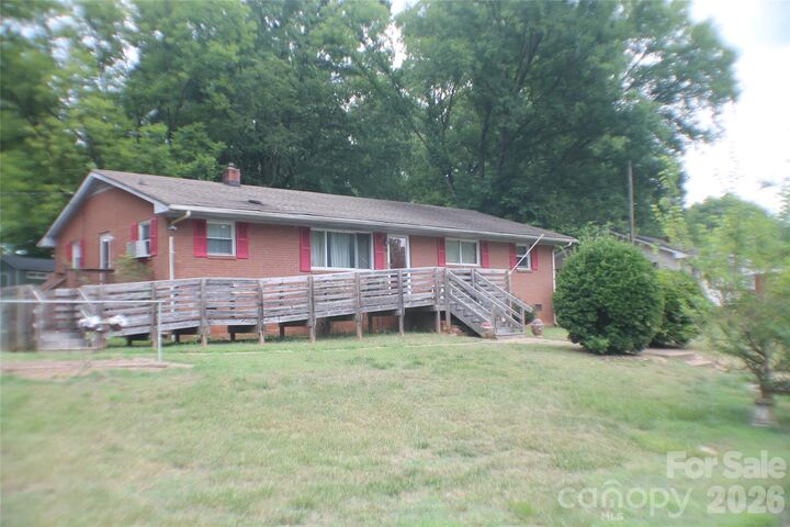 Property Photo: 621 Westside Terrace NC 28036