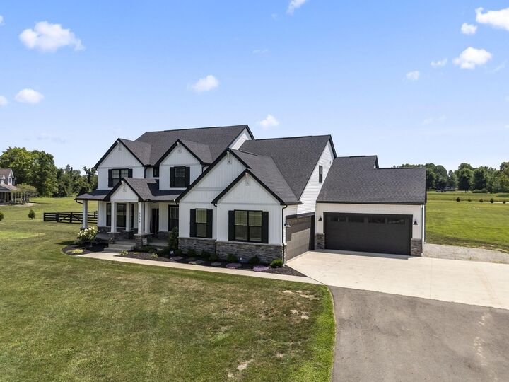 Property Photo:  3364 Tschopp NE Road  OH 43130 