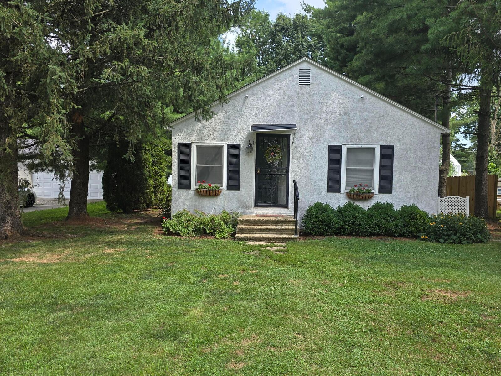 Property Photo: 6028 Radekin Road OH 43232