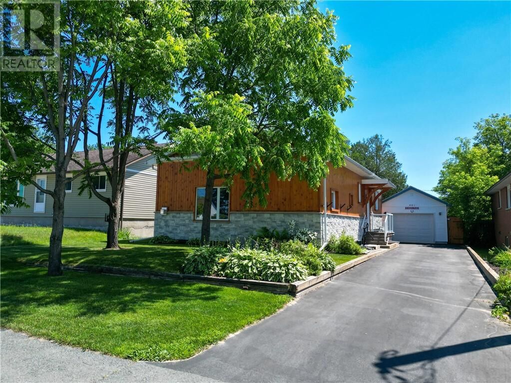 Property Photo: 461 Annette Street ON P5E 1K4