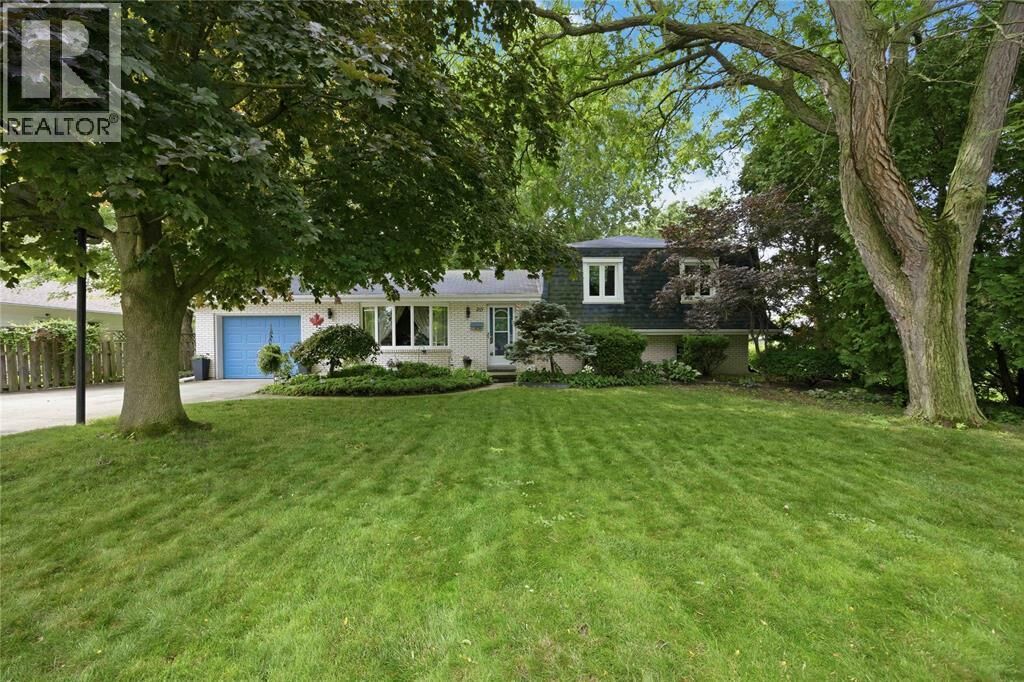 Property Photo:  215 Turnbull Avenue  ON N8A 2N1 