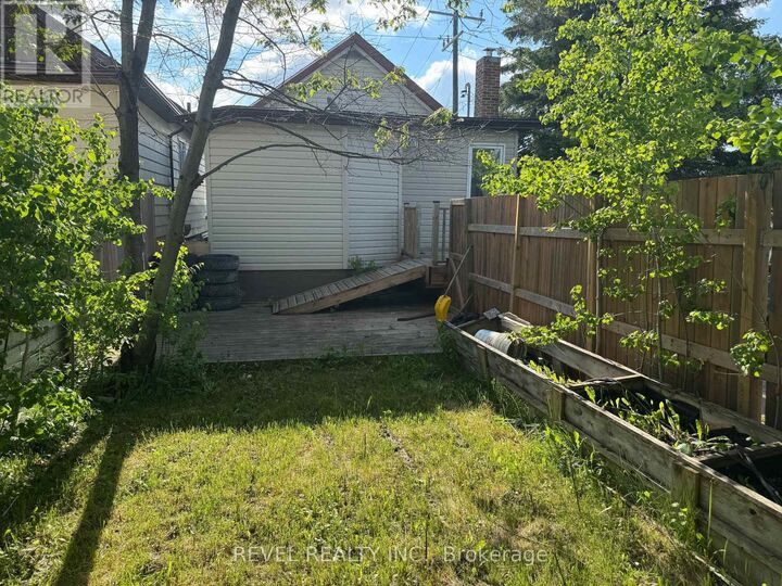 Property Photo: 204 Laidlaw Street ON P4N 2P8