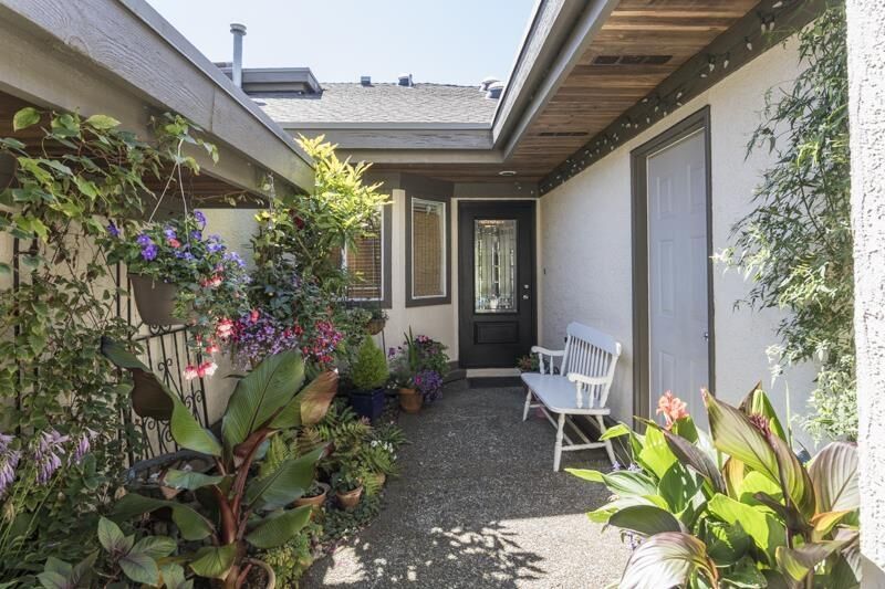 Property Photo: 12975 17 Avenue 4 BC V4A 8T3
