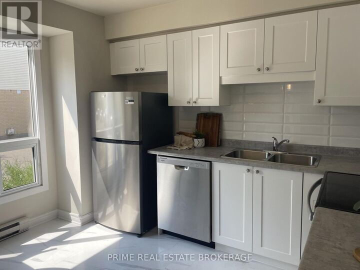 Property Photo: 355 Sandringham Crescent 44 ON N6C 5K3